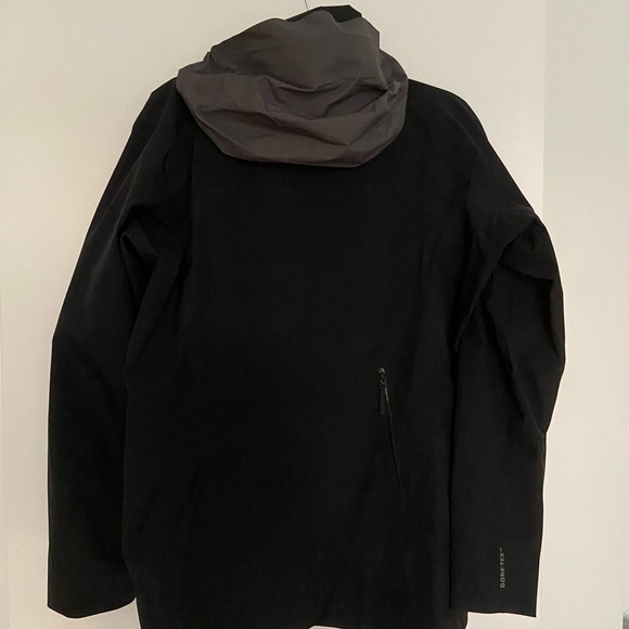 Arc’teryx A2B Commuter Shell Jacket - Picture 4 of 7